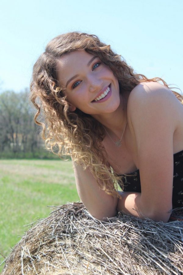 Senior Spotlight: Shelby Ratner